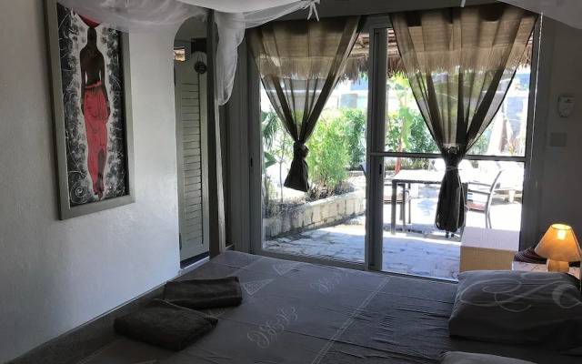 Wonderful Poolside Bungalow Perfect for 2 People