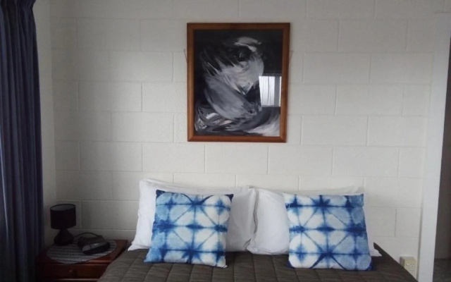 Redwood Lodge Motel