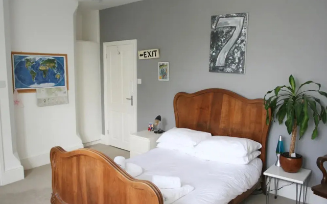 Modern Wandsworth Home By East Putney Station
