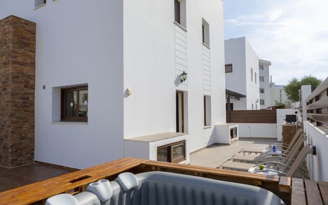 Отель Mike & Lenos Tsoukkas Seafront Villas Кипр, Протарас - отзывы, цены и фото номеров - забронировать отель Mike & Lenos Tsoukkas Seafront Villas онлайн вид на фасад