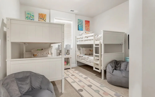 Rock Canyon Oasis 4 Bedroom Home by RedAwning