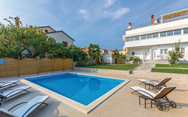 Stunning Home in Novigrad With Wifi and 2 Bedrooms