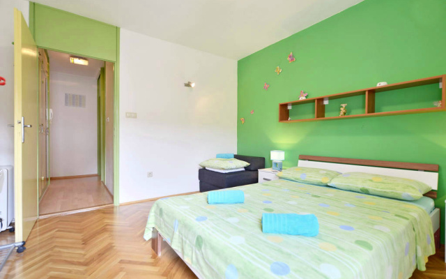 Apartment Sunce - in center with parking: A1 Omis, Riviera Omis