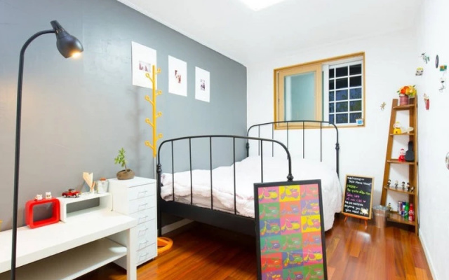 Six Morning Guesthouse