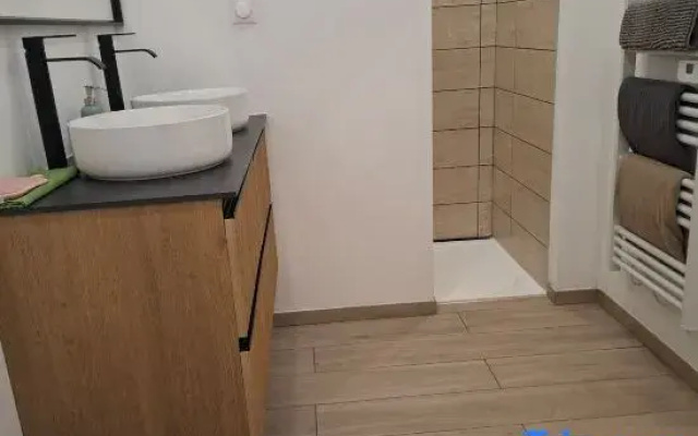 Large and quiet apartment next to the city center