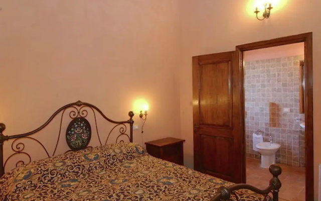 Lovely Villa in Tuoro sul Trasimeno with Pool