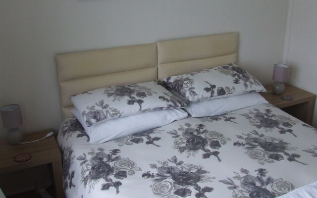 Long Chimneys Bed & Breakfast