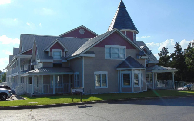 Candlelight Inn