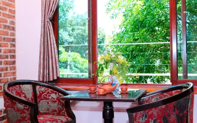 Ho Nui Dinh Hotel