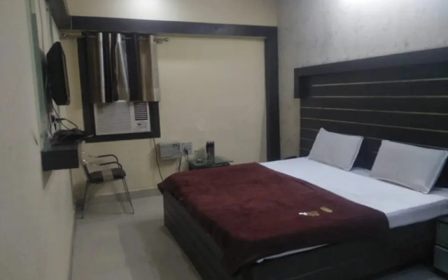 Goroomgo Samrat Lucknow
