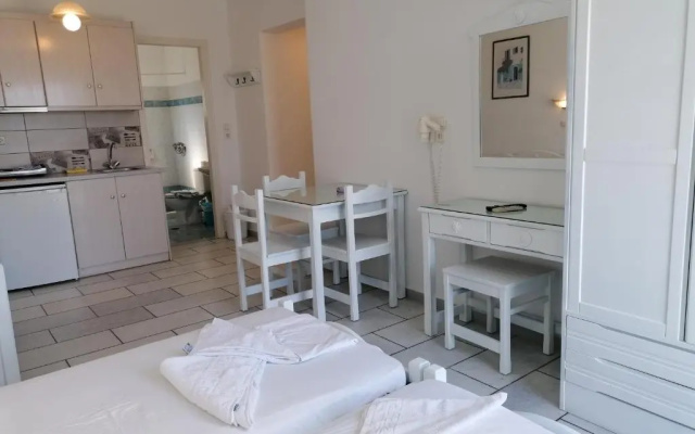 Flora Apartments & Studios