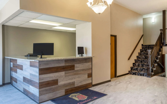 Super 8 by Wyndham Clinton