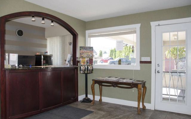 Econo Lodge Inn & Suites Kamloops