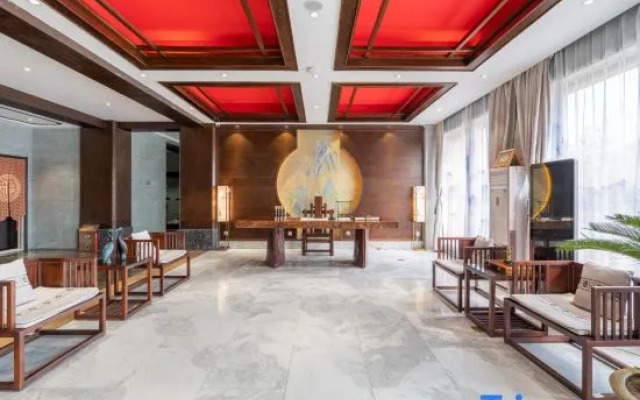 Rufeng Hotel (Qufu East High-speed Railway Station)