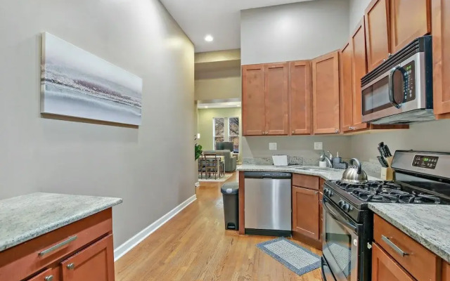 Upscale 4BR in Wicker Park - Damen 1R