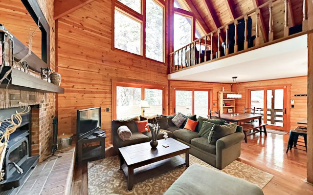 Herringbone Cabin 3 Bedrooms 2 Bathrooms Cabin