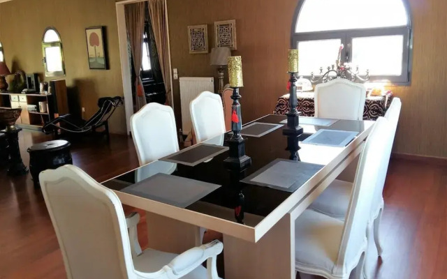 Pool Villa Vravrona Tower