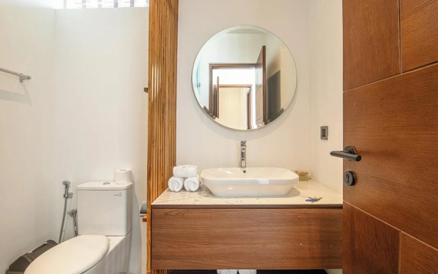 Tropical Elegance 5BR Canggu Villa Near Beach