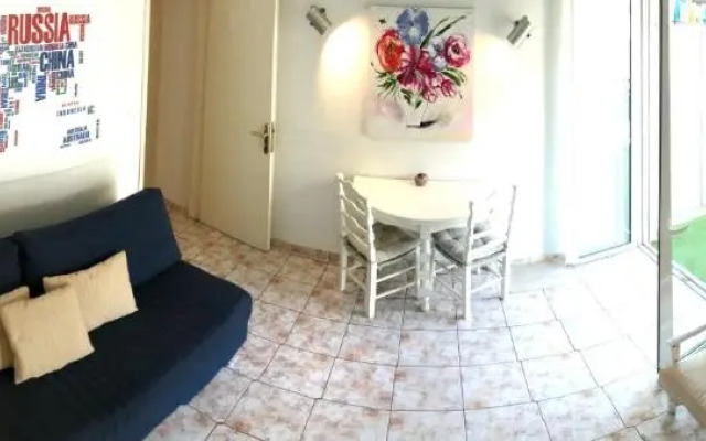 100m from the beach cosy apartment