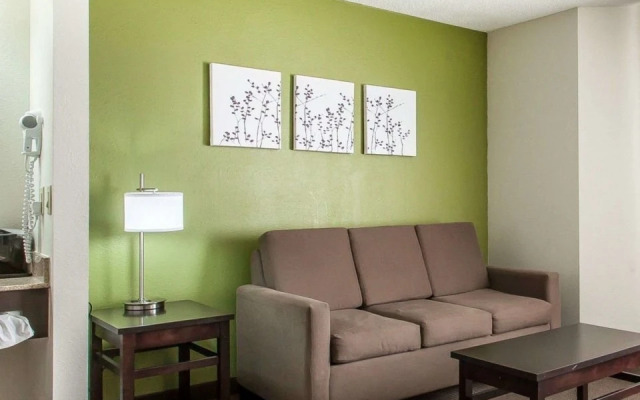 Sleep Inn And Suites Austinburg
