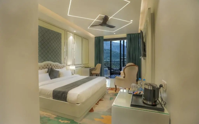 Alivaa Hotel, McLeodganj With Best Dhauladhar View & Infinity Pool Sky Garden