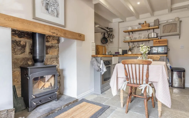 Host Stay The Nest Castleton
