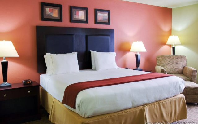 Holiday Inn Express & Suites Alexandria by IHG