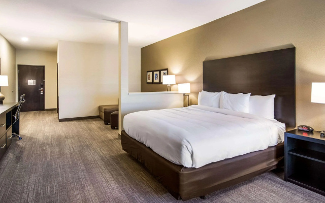 Comfort Suites Brunswick Town Center