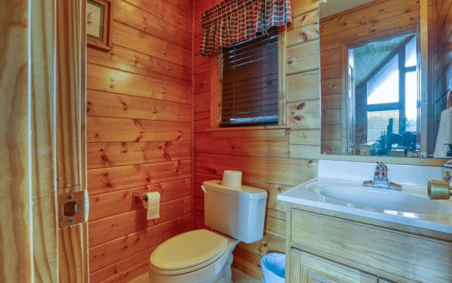 An Amazing View - 4 Bedrooms, 3.5 Baths, Sleeps 10 Cabin by RedAwning