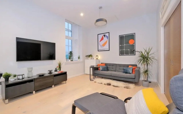Stunning Central Two Bedroom Executive Apartment
