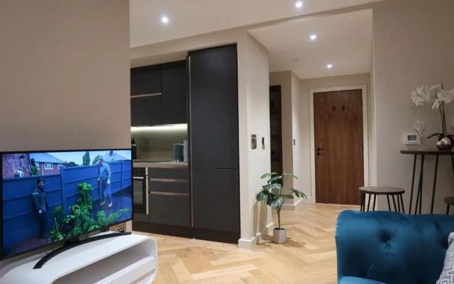 City Centre Luxury studio apartment suite with garden view