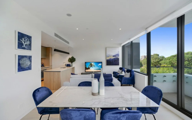 New Luxury Apartment Walking to Shops & Cinema