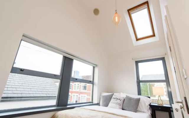City Retreat, 2 Bed House with Cloudstream Hot Tub