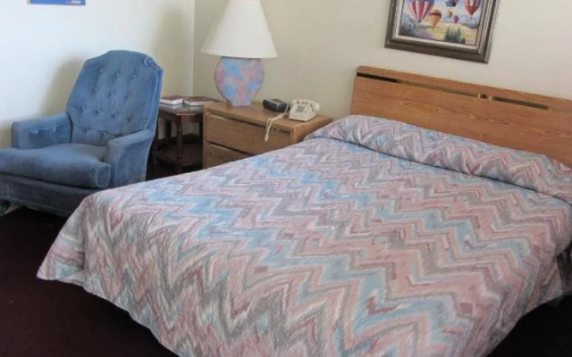 Warrick Plaza Inn
