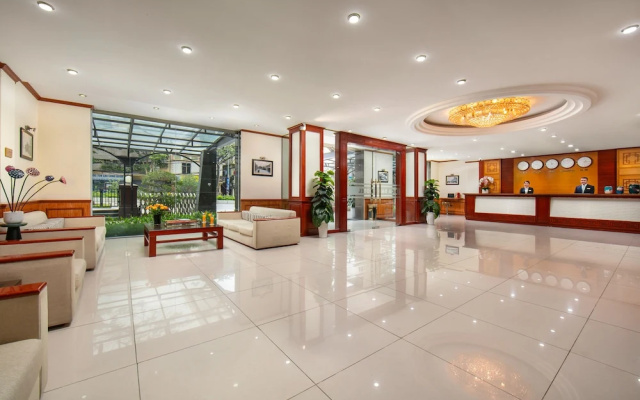 A25 Premium Hotel - 705 Lac Long Quan