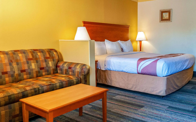Hibiscus Inn & Suites