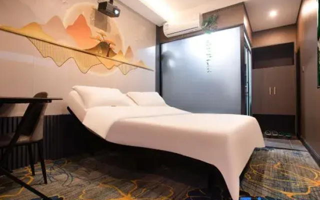Tian'e Lake Cinema Hotel (Haikou Wangfujing Haiken Plaza)