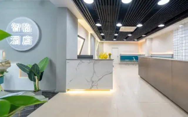 Zhiling Homestay (Five Star Street City Center)