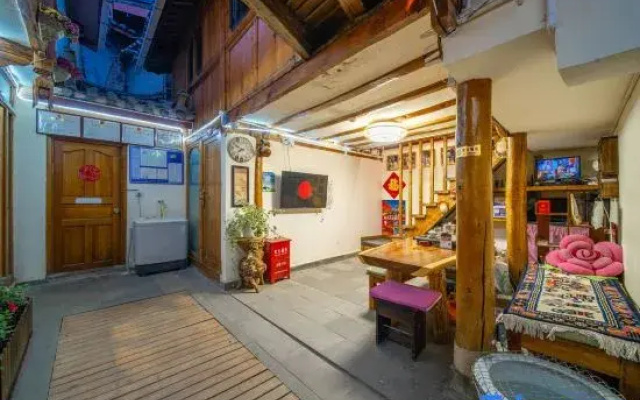 Xingxing Suxu · Snow Mountain Scenic Beauty Stay (The Old Town of Lijiang)