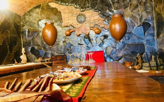 Hotel Hobbiton Near Vardzia Caves