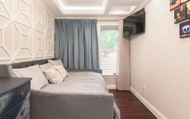4 BDR Lake Geneva Estate Across From Beach!