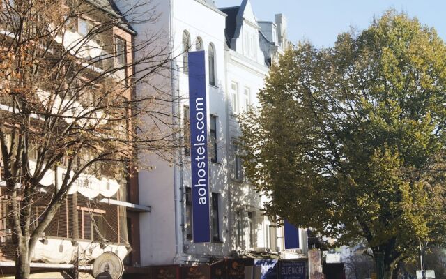 Отель a&o Hamburg Reeperbahn Гамбург вид на фасад