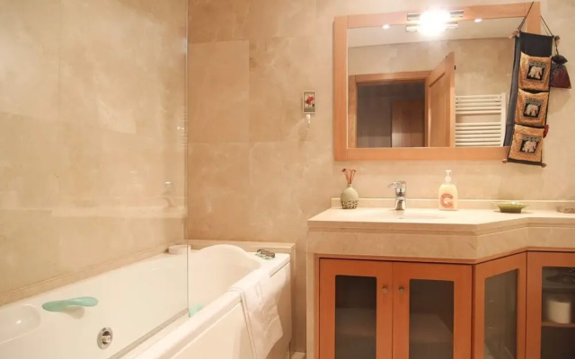 3 Bedroom Apartment by the Sea with Balcony