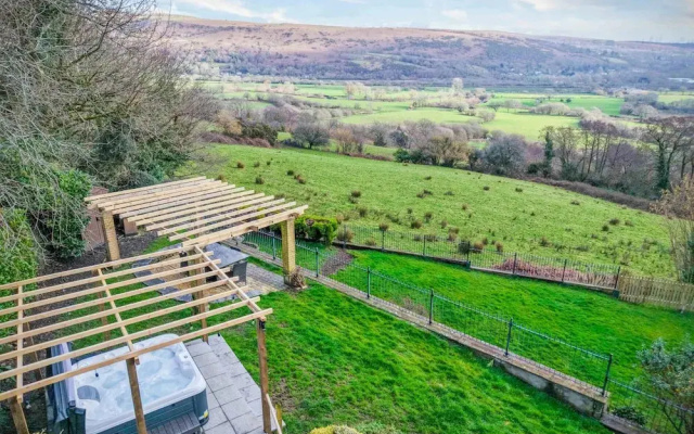 The Old Rectory - 5 Bedroom Holiday Home - Llanedi