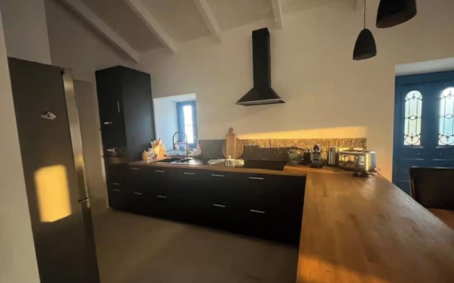 The White House Evgrious, Sleeps 4, Close to Beach