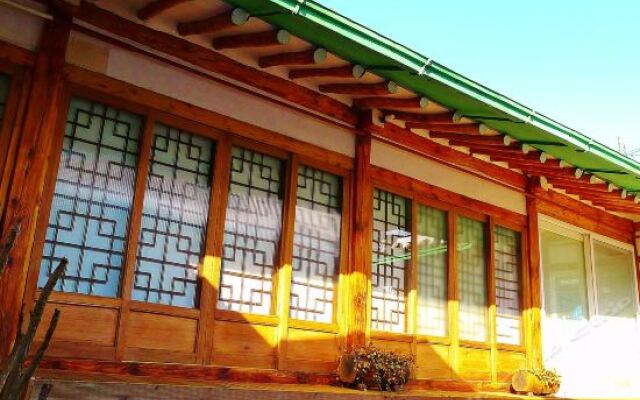 Отель Hanok Guesthouse 201 вид на фасад