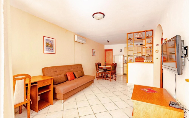 Amazing Apartment in Zrnovo With Wifi and 2 Bedrooms