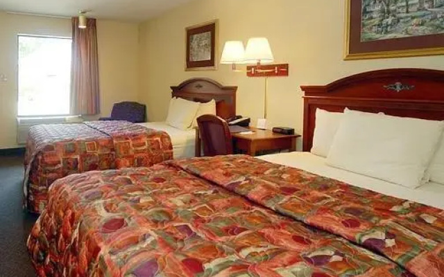 Econo Lodge Inn & Suites