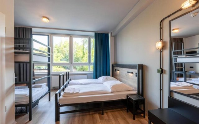 Отель a&o Stuttgart City Германия, Штутгарт - 1 отзыв об отеле, цены и фото номеров - забронировать отель a&o Stuttgart City онлайн комната для гостей