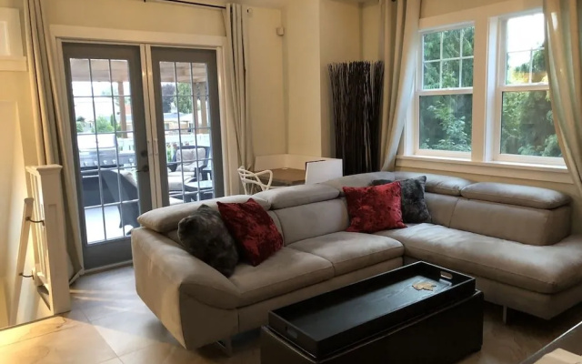 Kelowna Bed & Breakfast (CHATHAM HOUSE)